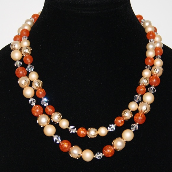 Vintage Jewelry - Beautiful vintage orange and cream necklace